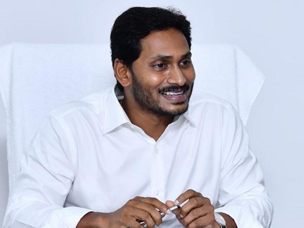 CM Jagan : వడ్డీ భారాన్ని ప్రభుత్వమే భరిస్తుంది