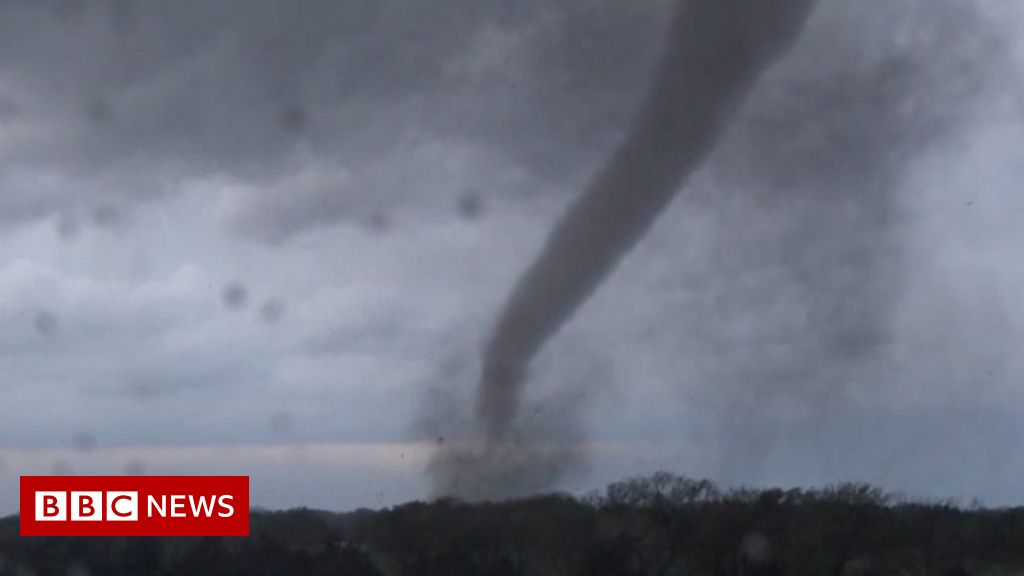 Kansas tornado inflicts heavy damage and leaves thousands without power