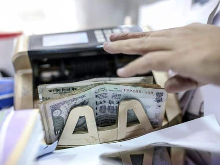 Rupee Rebounds From All-Time Low, Rises 19 Paise To 77.31 Against US Dollar