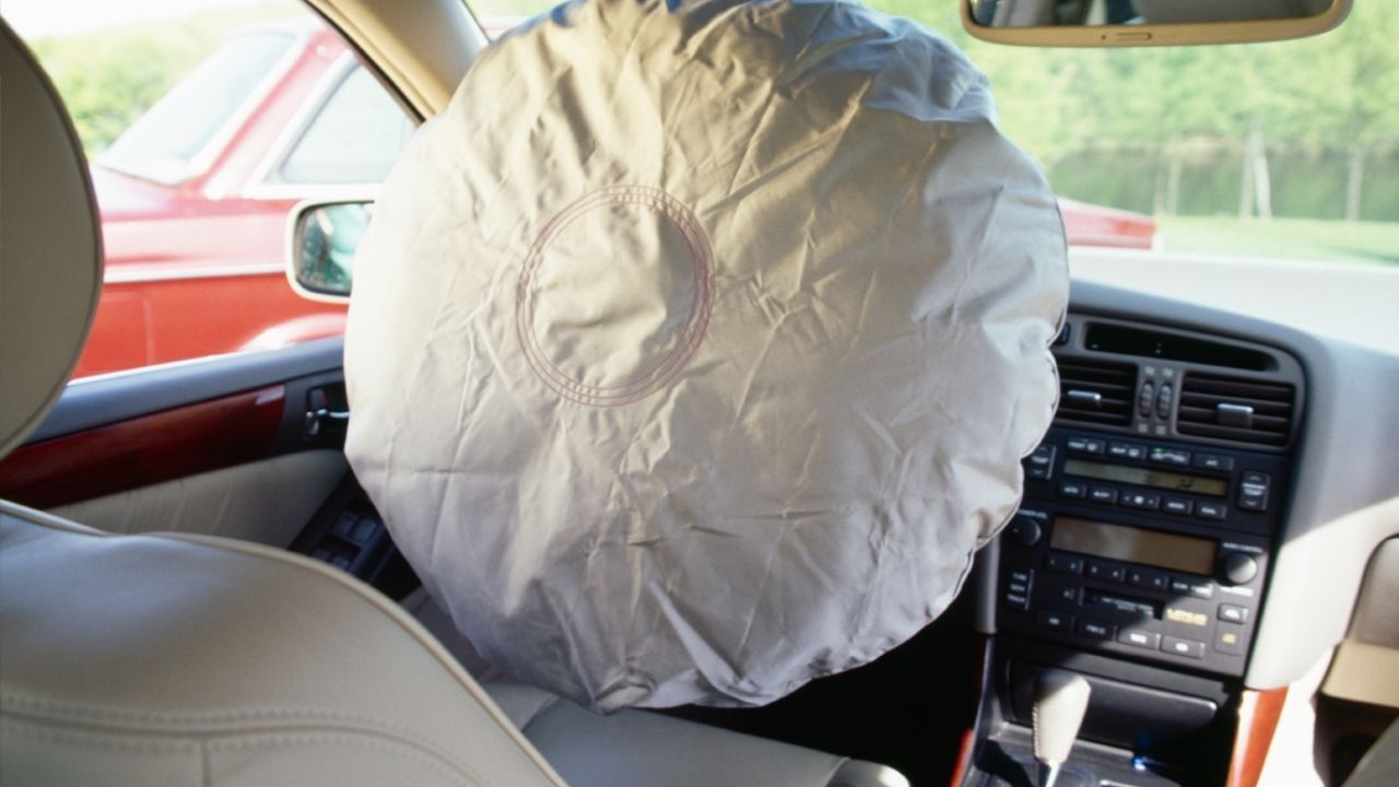 अगर 8 सीटर गाड़ी खरीदने का कर रहे प्लान तो Airbags को लेकर पढ़ लें ये नया नियम