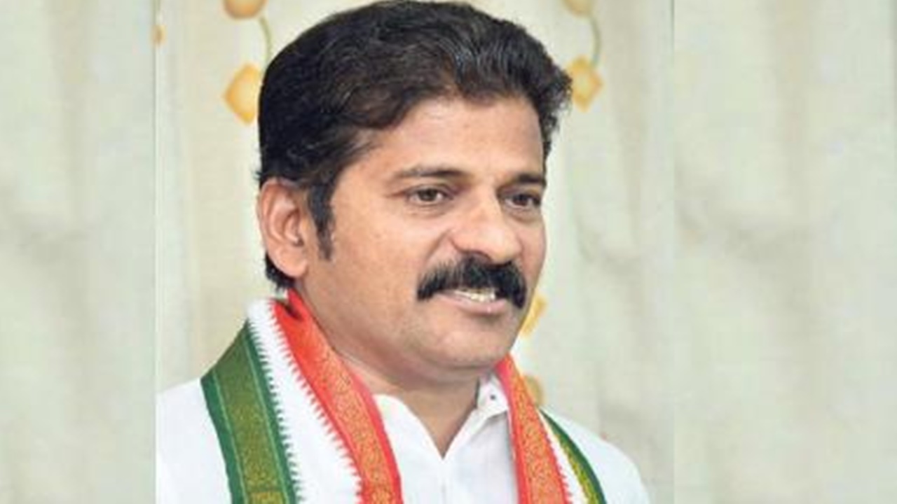 Revanth: వరంగల్ బయలుదేరిన రేవంత్.. అరెస్ట్ చేసిన పోలీసులు